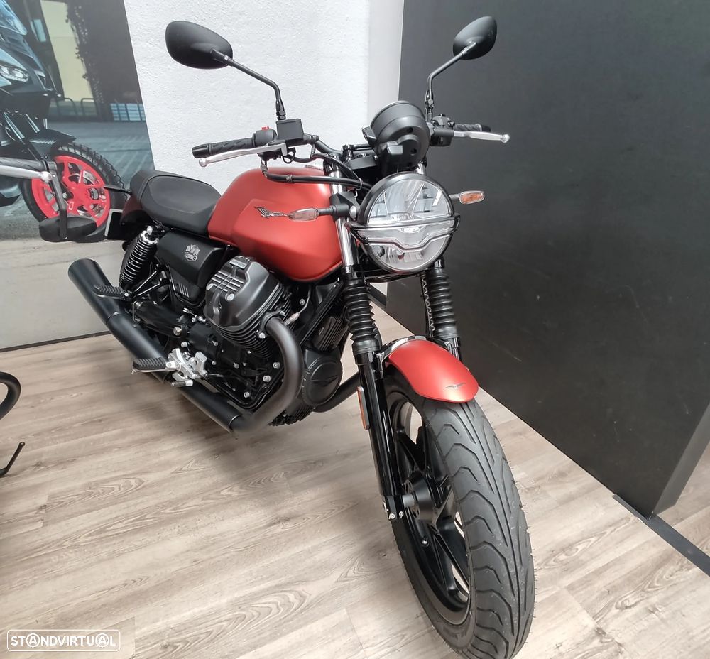 Moto Guzzi V7 Stone 850 - 1