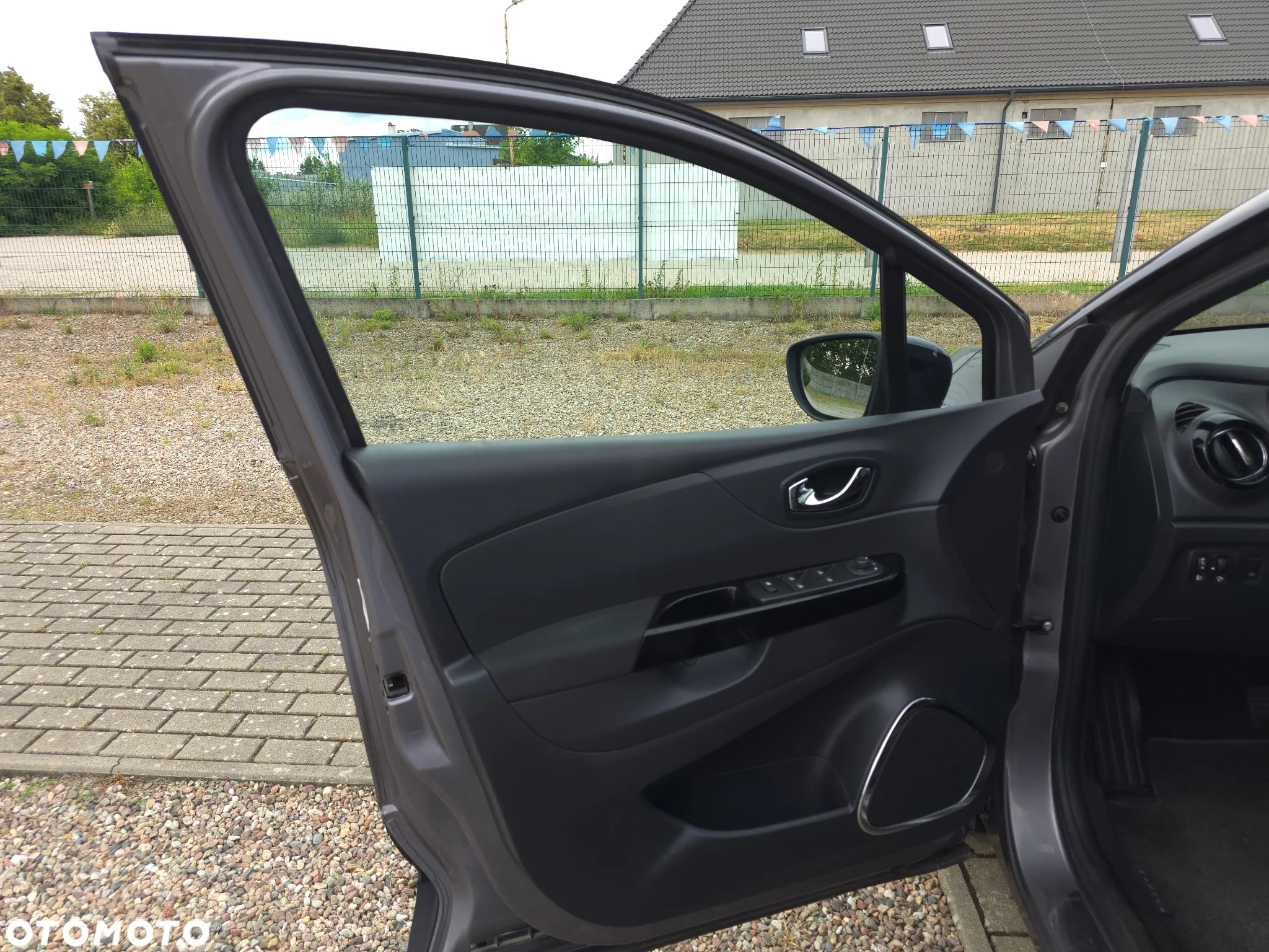 Renault Captur 1.2 Energy TCe Limited EDC - 17