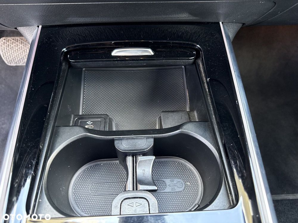 Mercedes-Benz EQA - 12