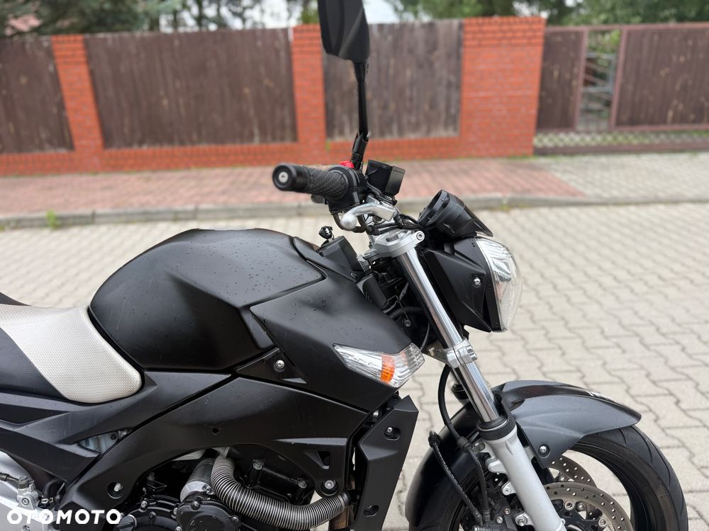 Suzuki GSR - 7