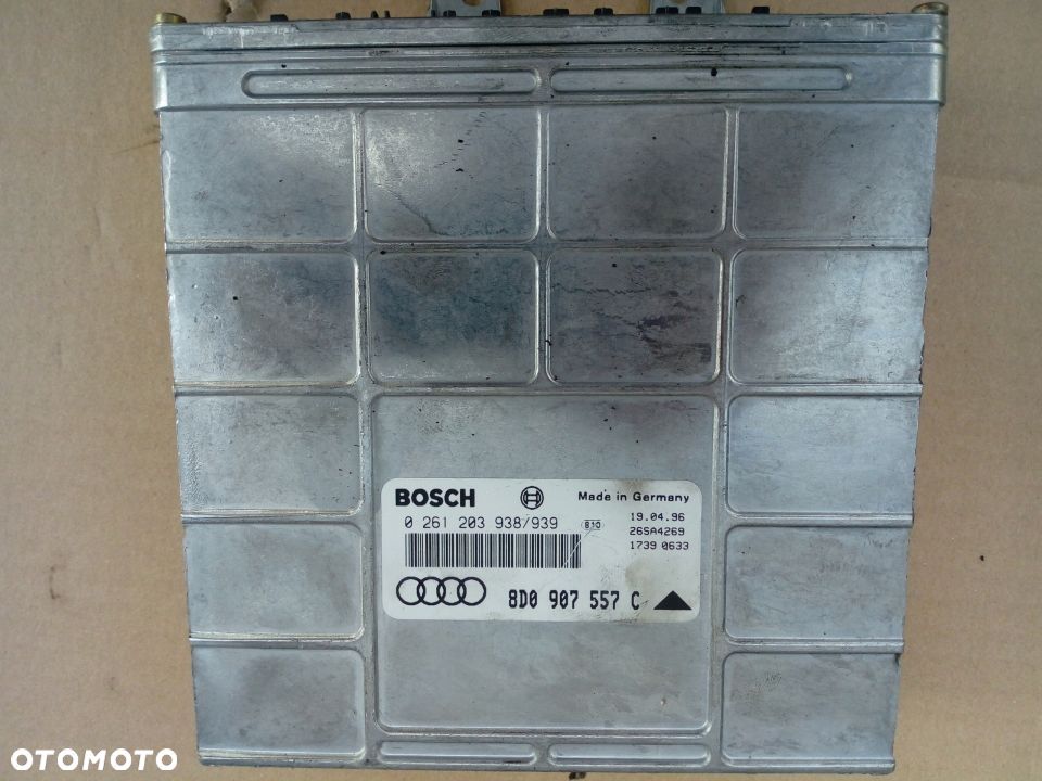 Audi A4 B5 1.8 20V komputer silnika 8D0907557 - 1