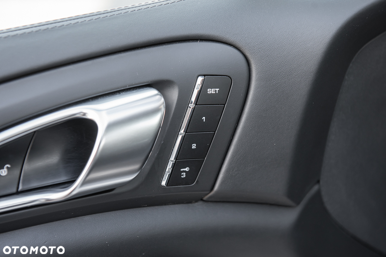 Porsche Cayenne Diesel Platinum Edition - 16