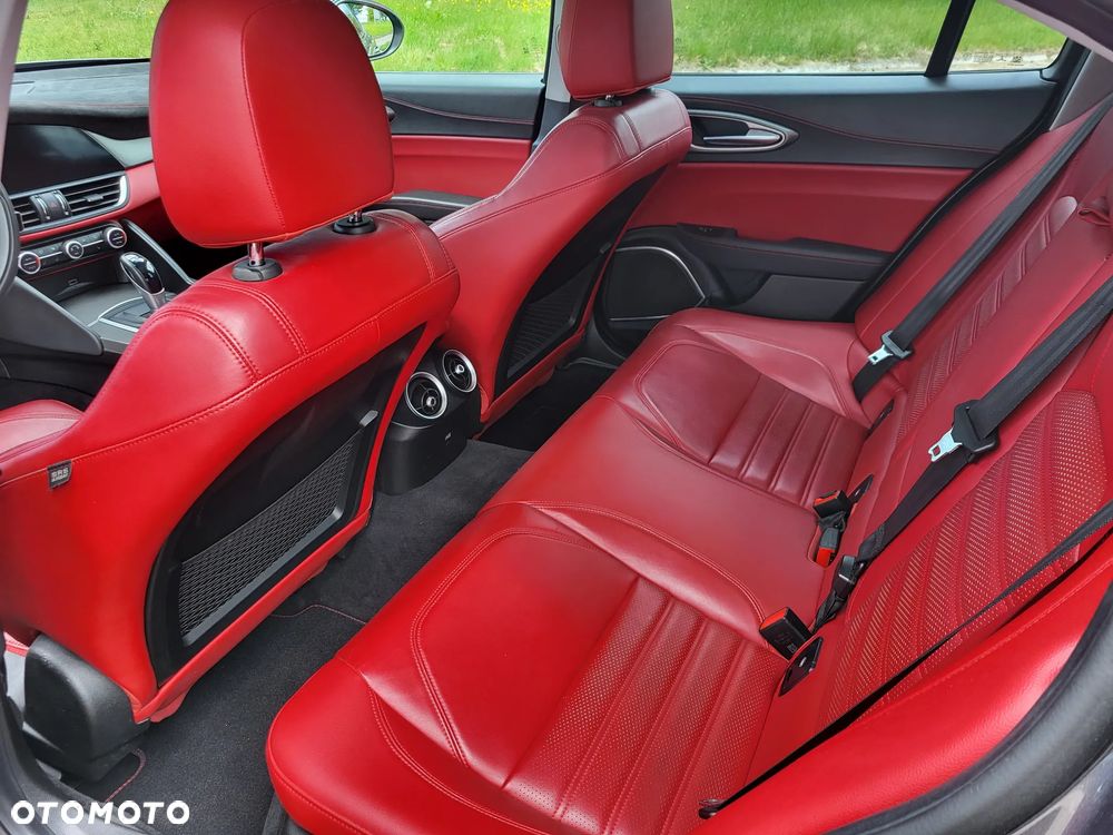 Alfa Romeo Giulia 2.0 Turbo 16V AT8-Q4 Ti - 32
