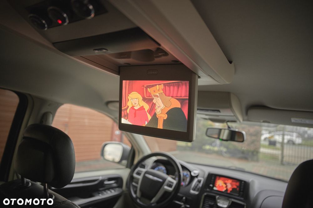 Chrysler Town & Country 3.6 Limited - 37