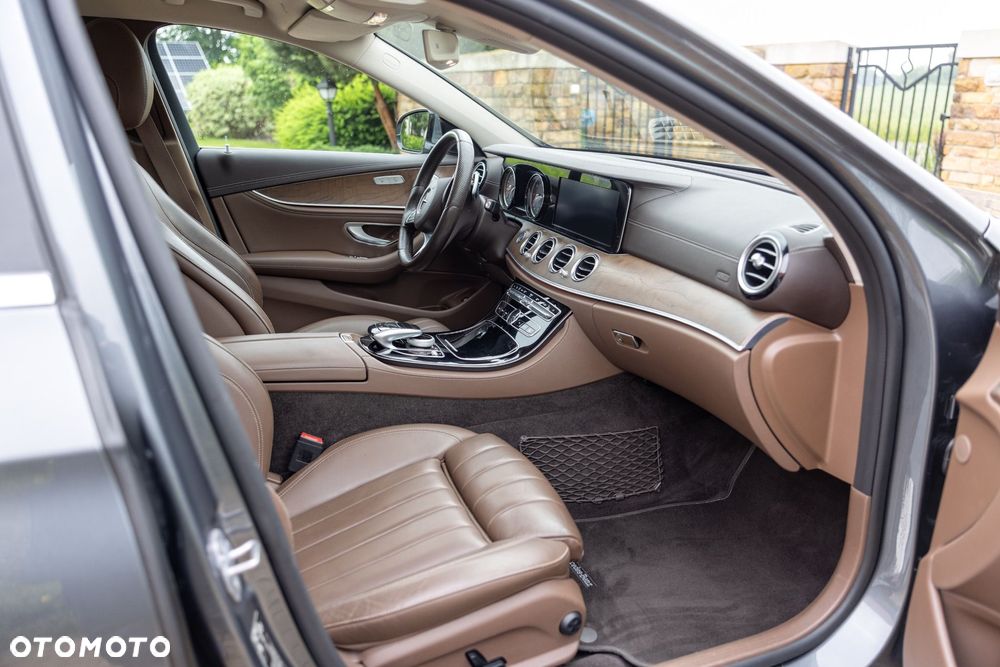 Mercedes-Benz Klasa E 220 d 4-Matic Business Edition 9G-TRONIC - 9