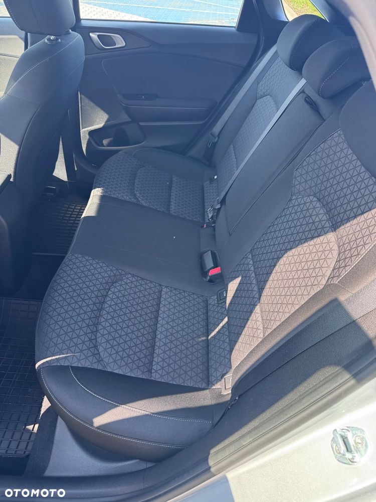 Kia Ceed 1.6 CRDi mHEV M - 12