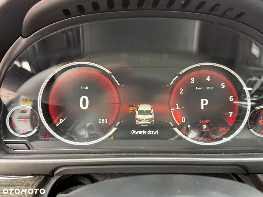 BMW Seria 5 528i xDrive - 26
