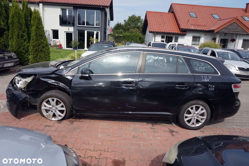 TOYOTA AVENSIS III T27 PH1 KOMBI 2009 209 2.0 D4D 1AD-FTV 126KM EA65 CZARNY na części - 2