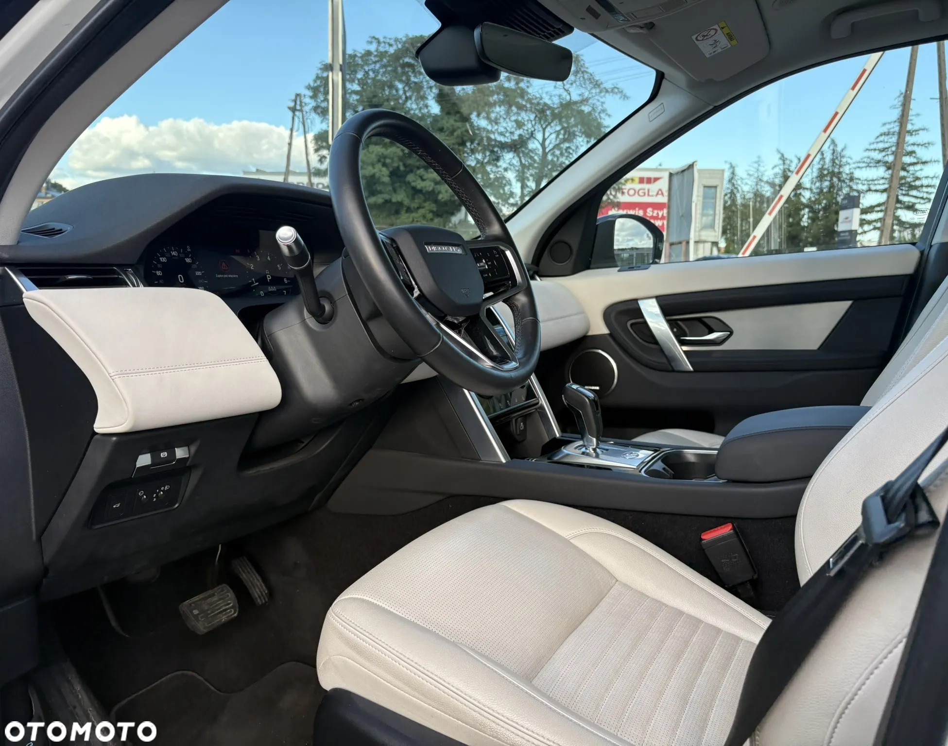 Land Rover Discovery Sport 2.0 P200 mHEV S - 12