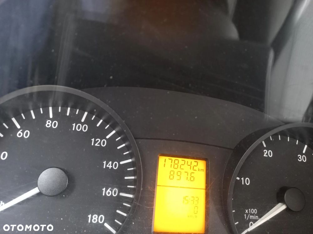Mercedes-Benz Sprinter - 9