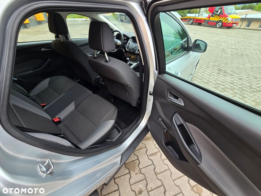 Ford Focus SW ver-1-0-ecoboost-start--stopp--system-trend - 12