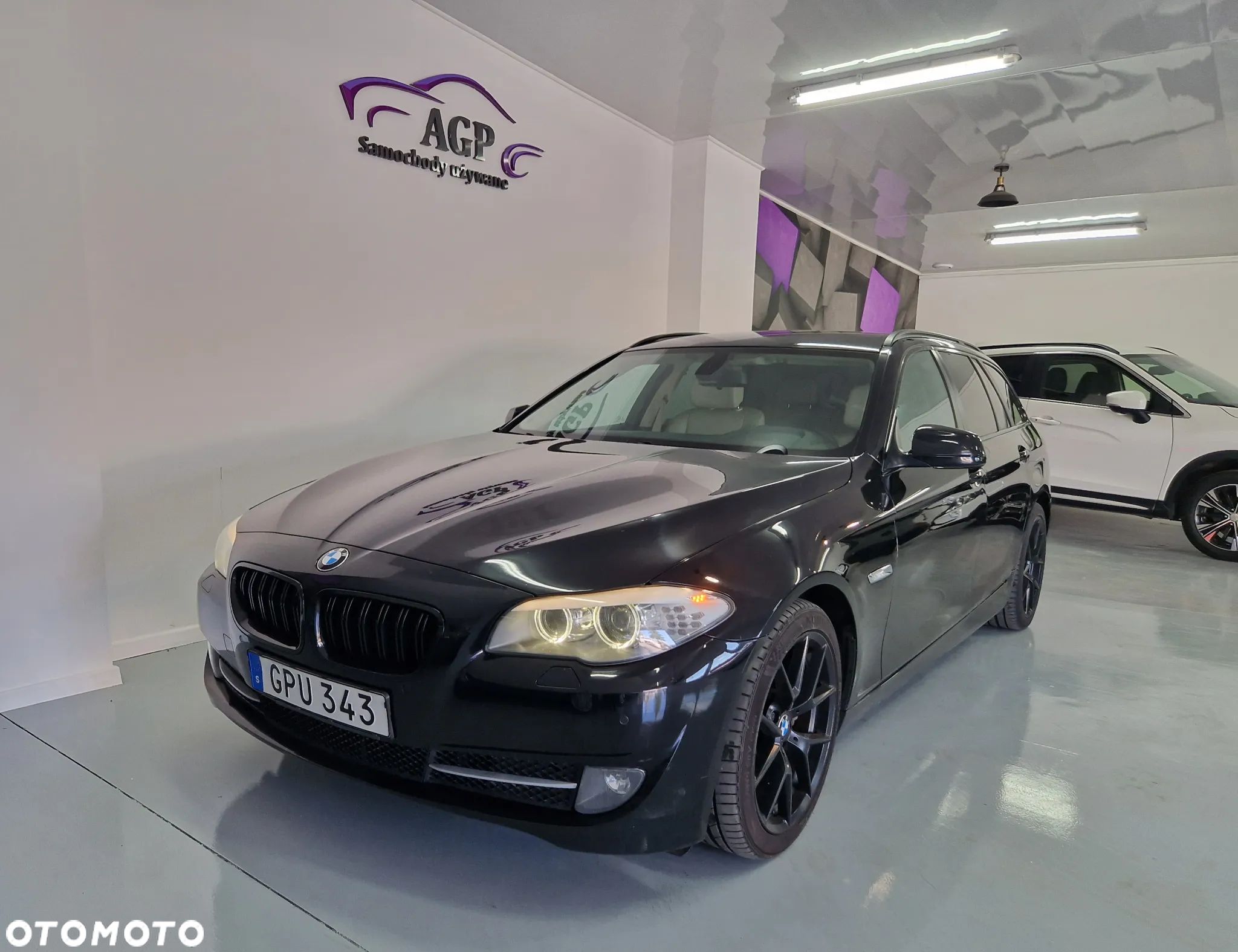 BMW Seria 5 523i Touring - 1