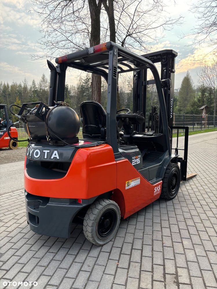 Toyota 8FGF25 GWARANCJA LPG+BENZYNA triplex DOSTAWA 42 400 NETTO - 4