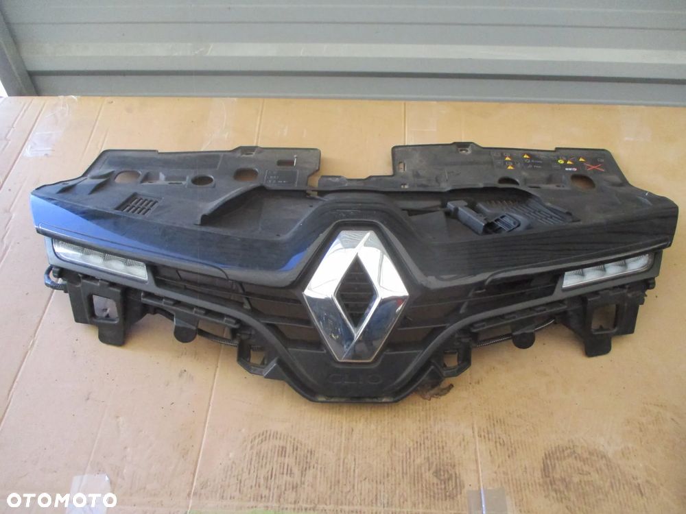 RENAULT CLIO IV 4 2012- ATRAPA GRILL ZDERZAKA LED DRL
