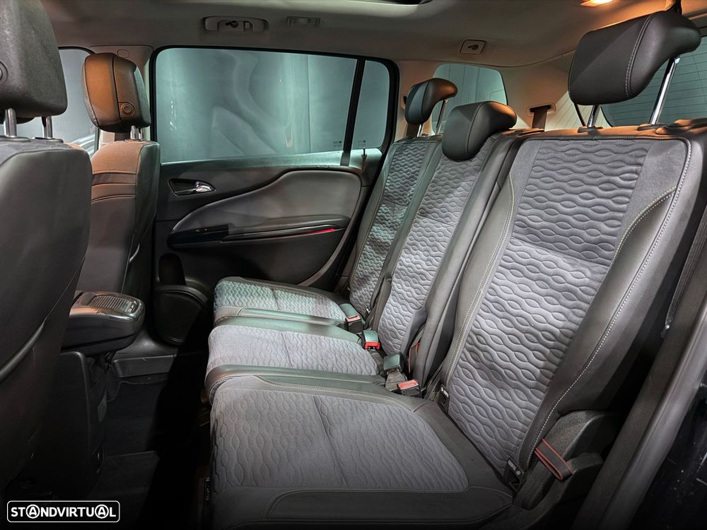 Opel Zafira 2.0 CDTi Executive - 27