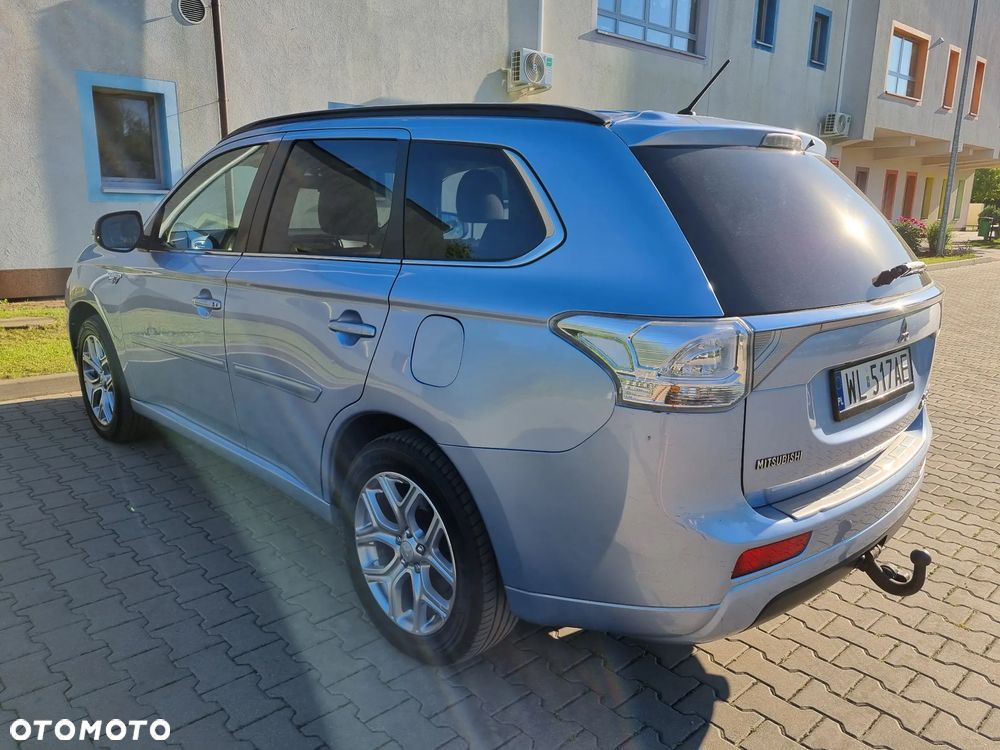 Mitsubishi Outlander Instyle NAVI + - 5