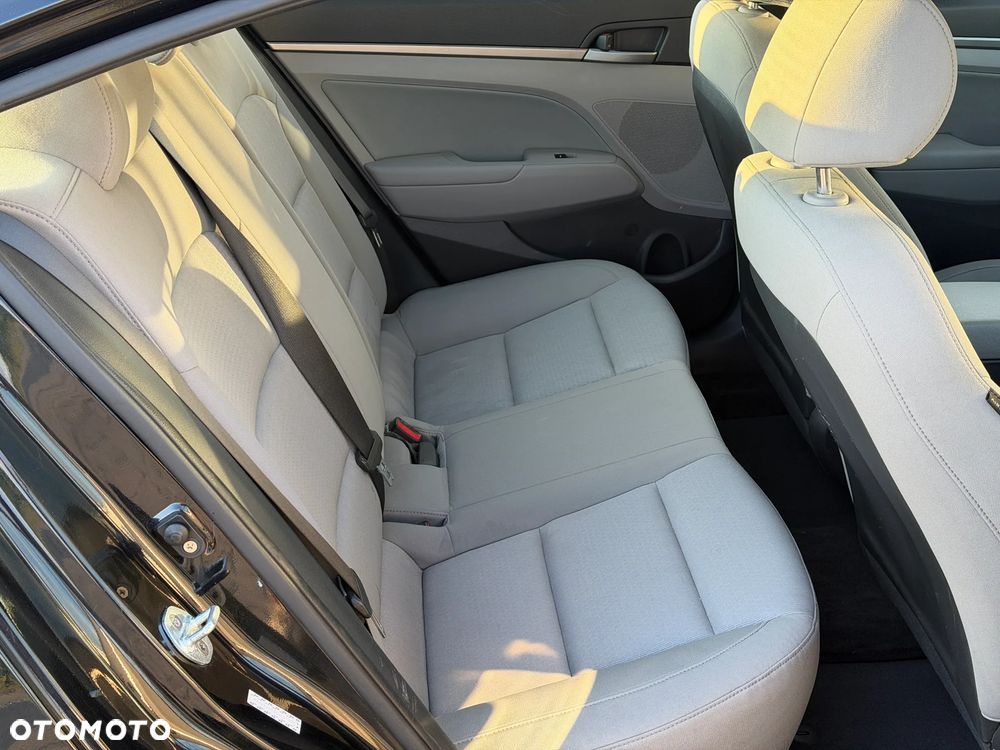 Hyundai Elantra - 18