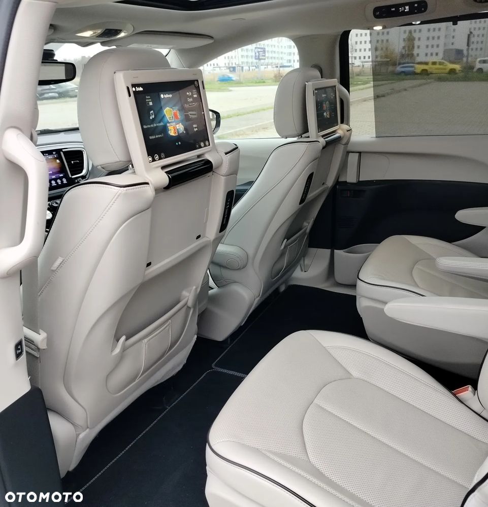 Chrysler Pacifica - 8