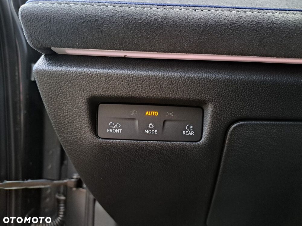 Volkswagen Passat 2.0 TDI SCR 4Mot R-Line DSG - 31