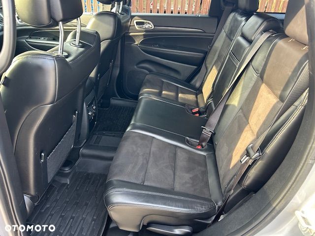 Jeep Grand Cherokee - 12