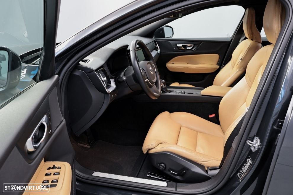 Volvo V60 2.0 D4 Momentum Geartronic - 24