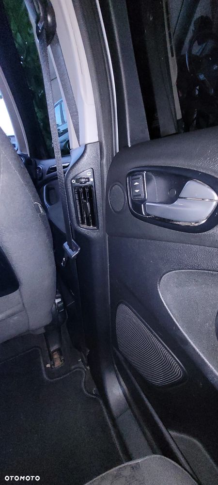 Ford Galaxy 2.0 Ghia - 17