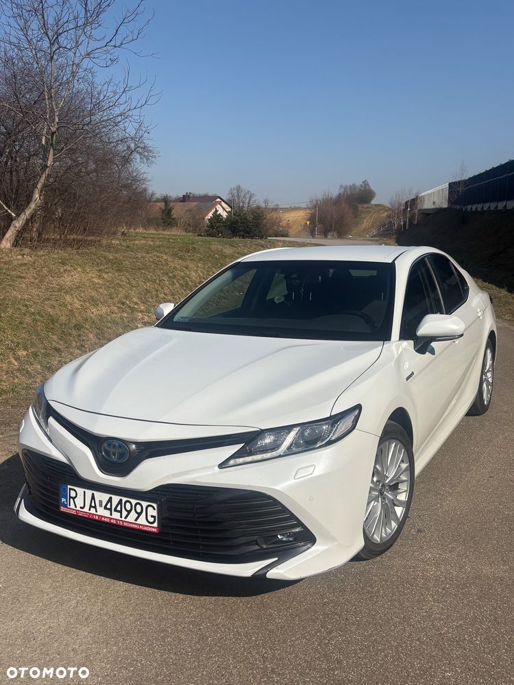 Toyota Camry 2.5 Hybrid Executive CVT - 1