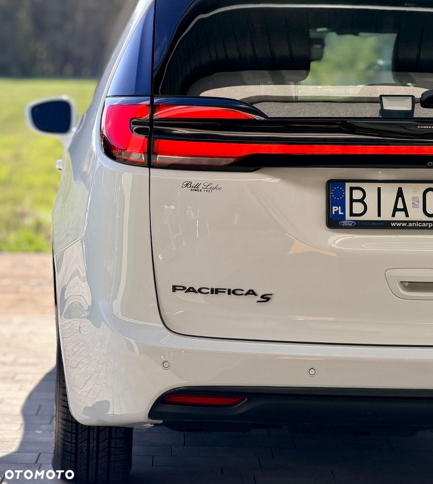 Chrysler Pacifica - 10