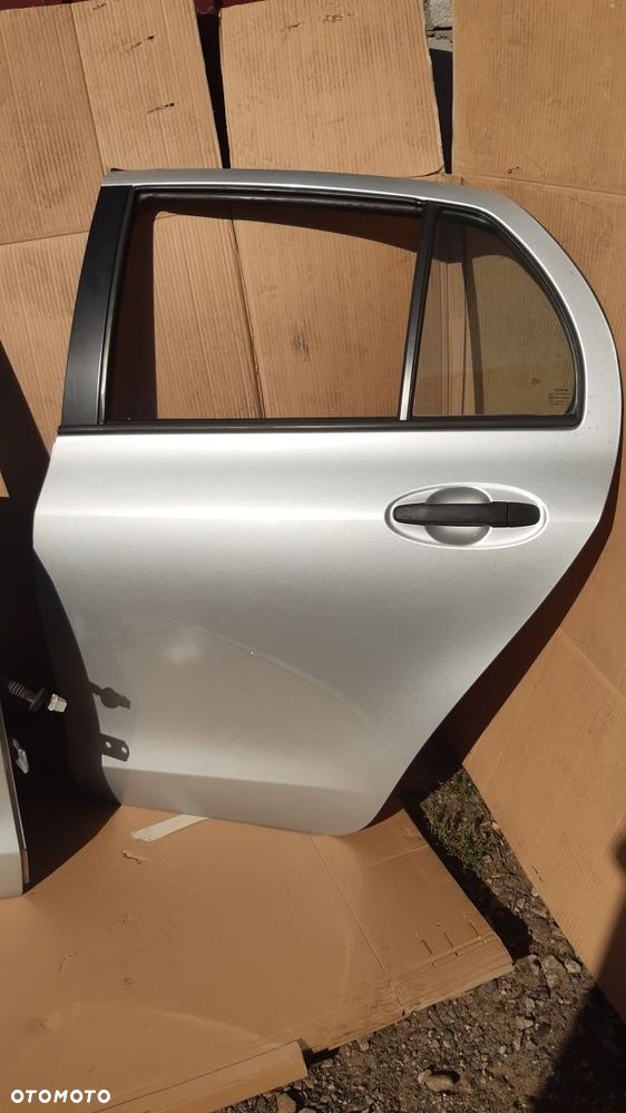 Drzwi przednie prawe TOYOTA YARIS II 06-11 1F7 srebrne - 2