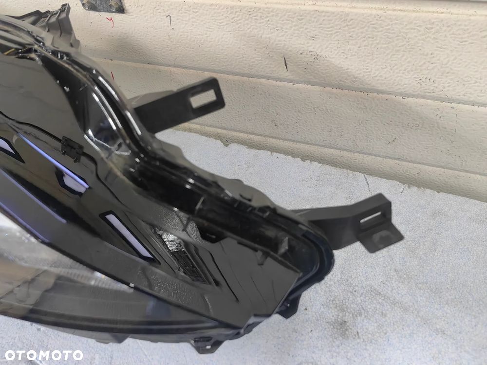 Lampa przednia prawaNissan Qashqai j12 - 3