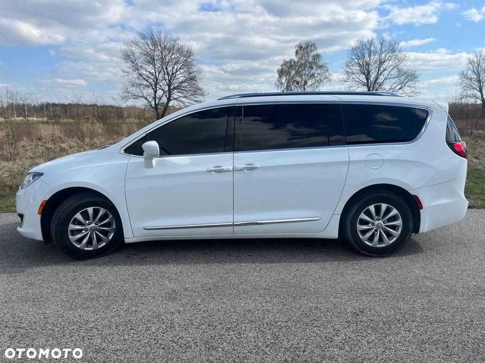 Chrysler Pacifica - 2