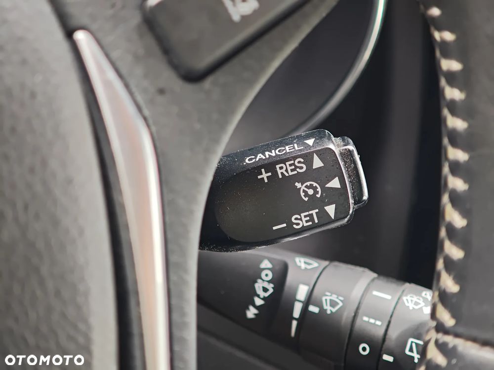 Toyota Auris 1.8 HSD Prestige NAVI - 24