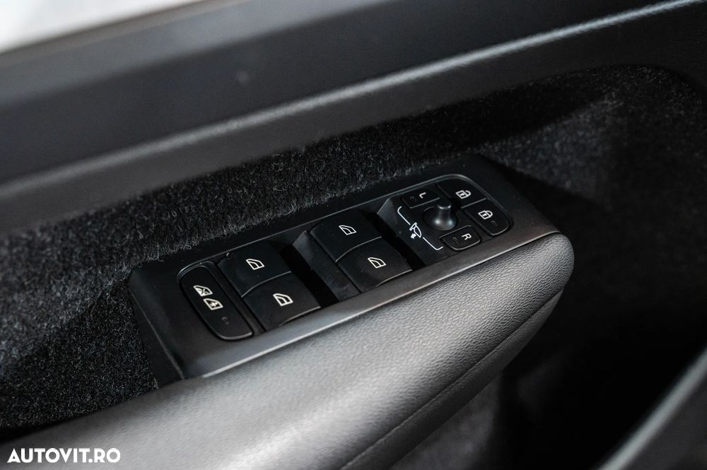 Volvo XC 40 T5 Twin Engine DKG Momentum Pro - 25