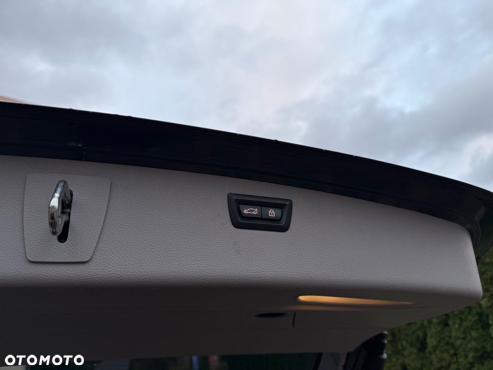 BMW Seria 3 320d Sport-Aut Sport Line - 38