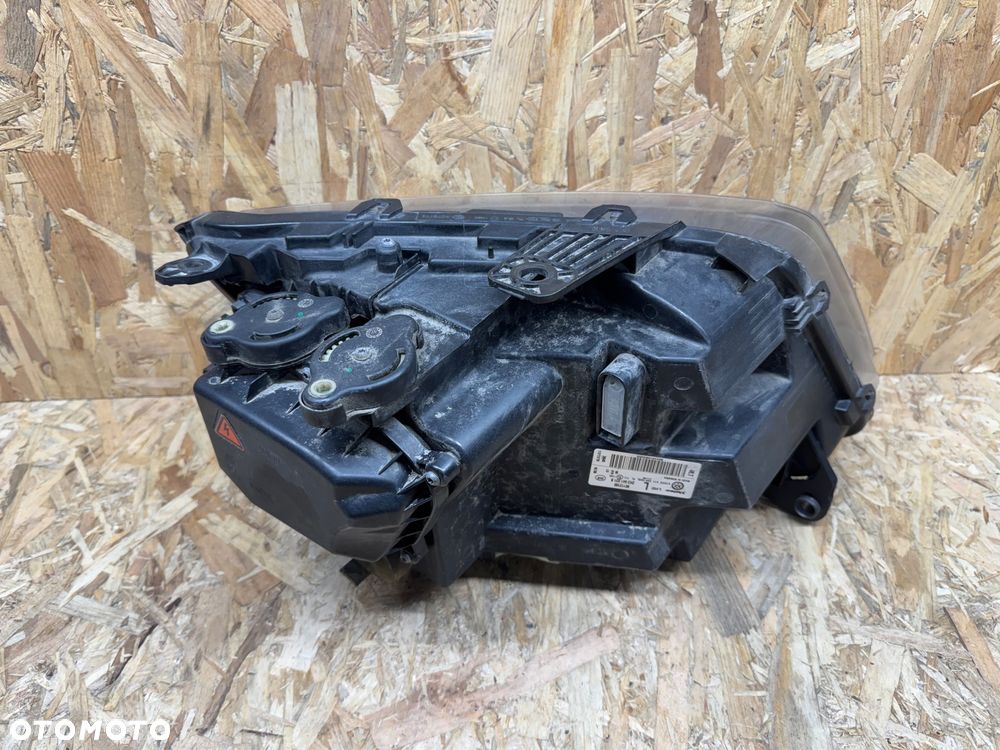 Przednia lewa lampa Volkswagen amarok - 3