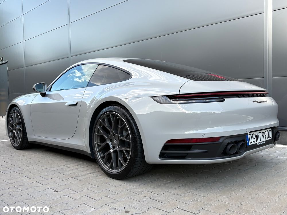 Porsche 911 Carrera 4 - 1
