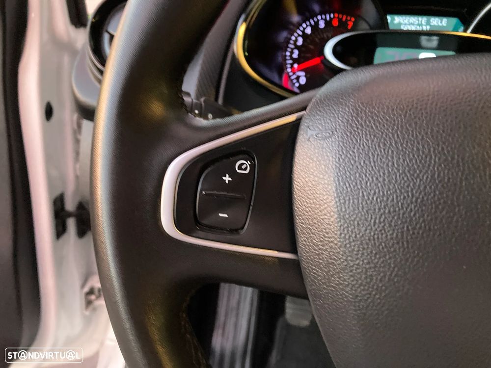 Renault Clio Sport Tourer 0.9 TCE Dynamique S - 12