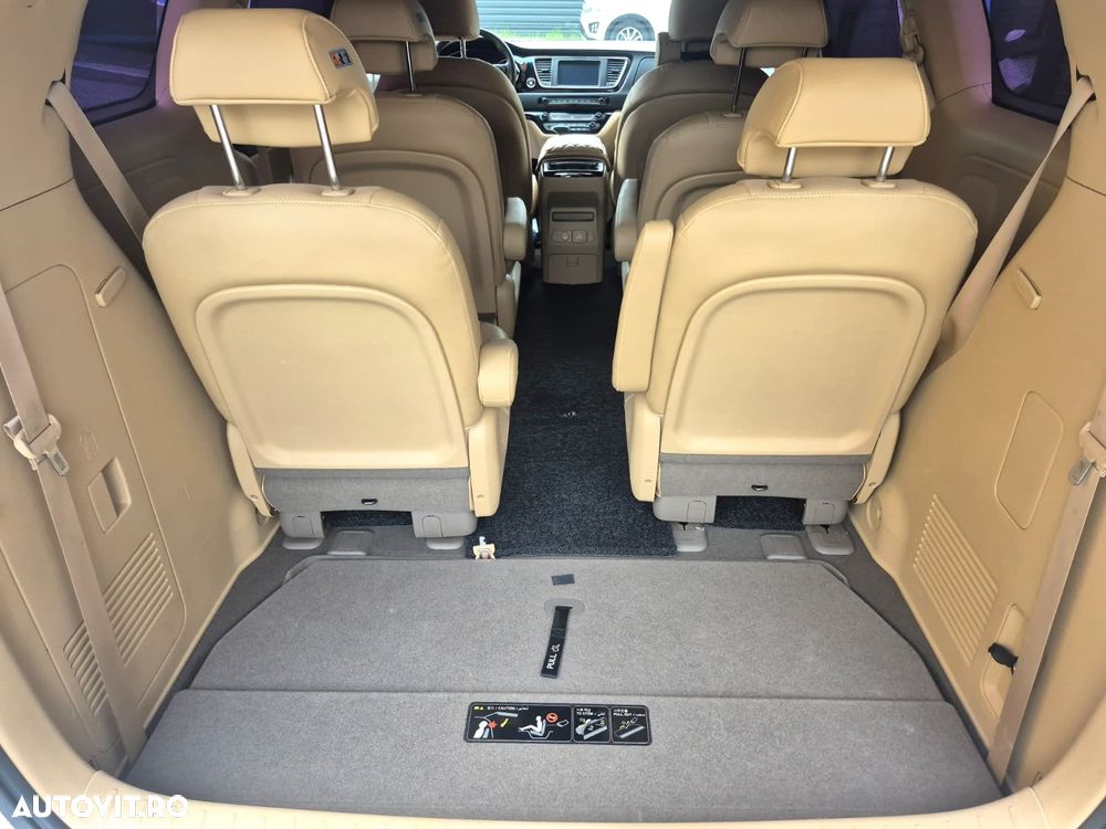 Kia Carnival - 8