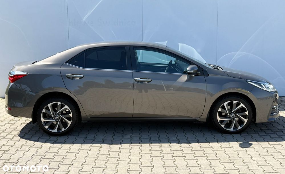 Toyota Corolla 1.6 50th Anniversary MS - 6