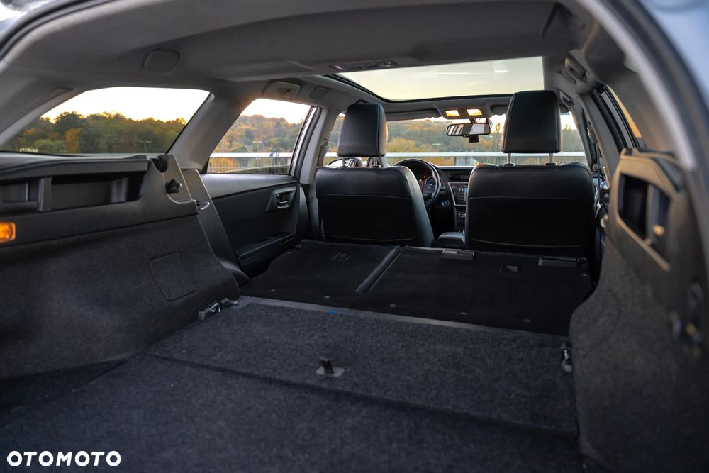 Toyota Auris 1.8 HSD Luna - 33