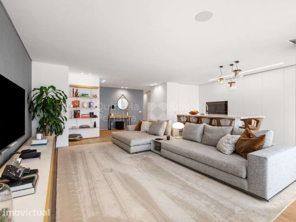 Apartamento T3 com terraço e estacionamento em Cascais - Grande imagem: 4/51