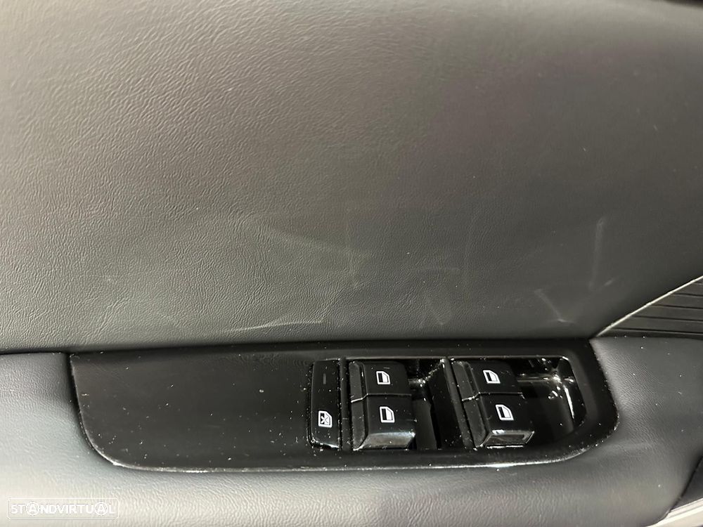 MG MG4 64 kWh Luxury - 49