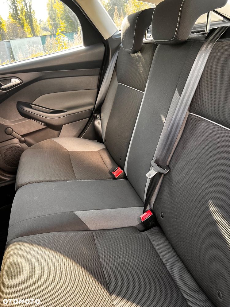 Ford Focus 1.6 Ambiente - 22