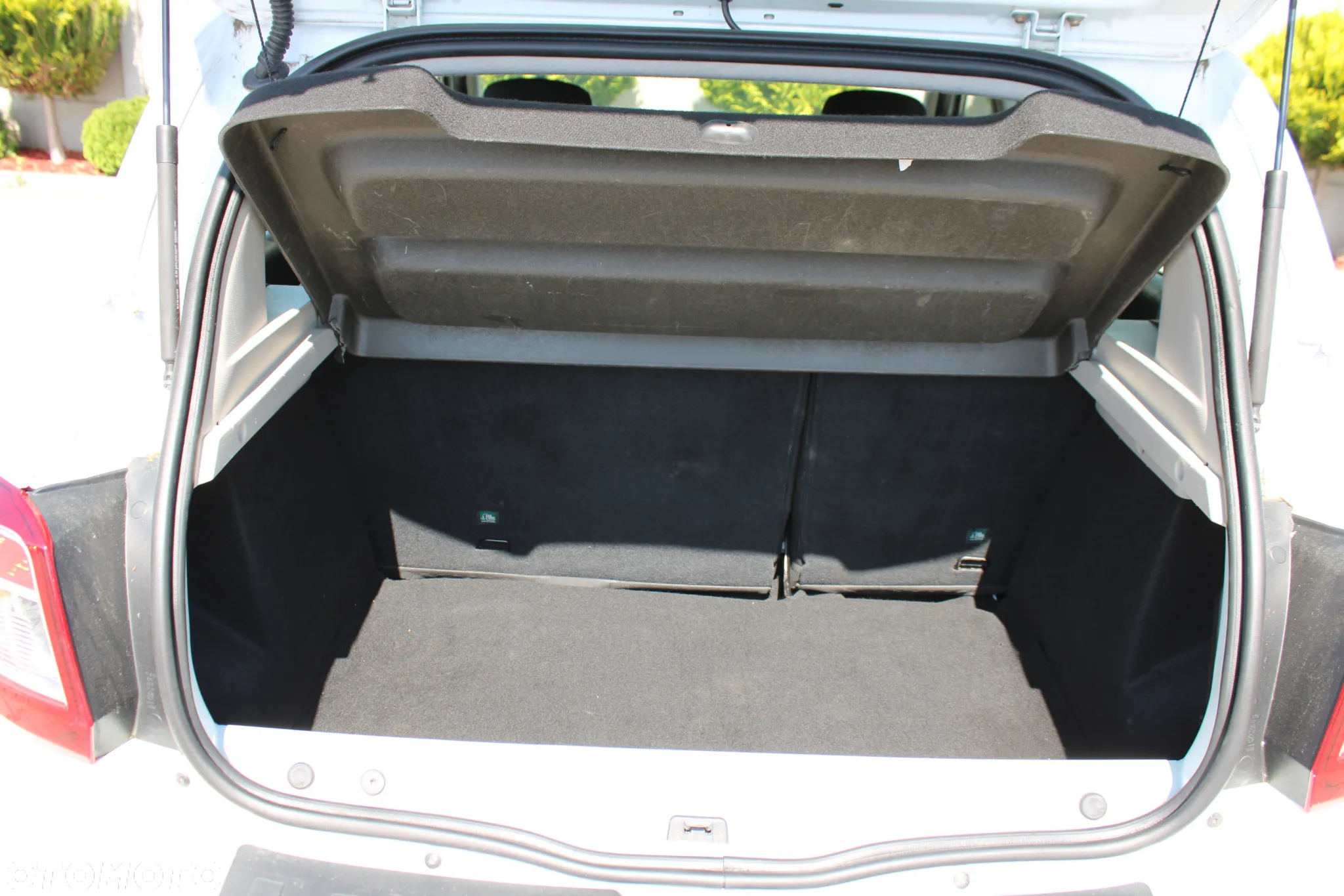 Dacia Sandero 1.2 16V 75 Ambiance - 32