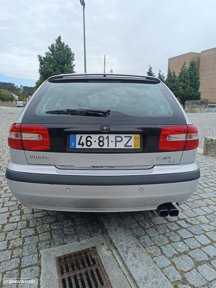 Volvo V40 Cross Country - 4