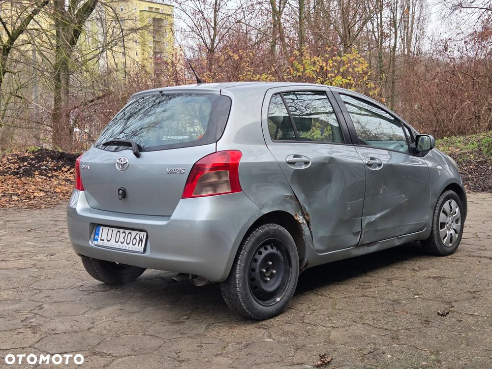 Toyota Yaris 1.3 - 4