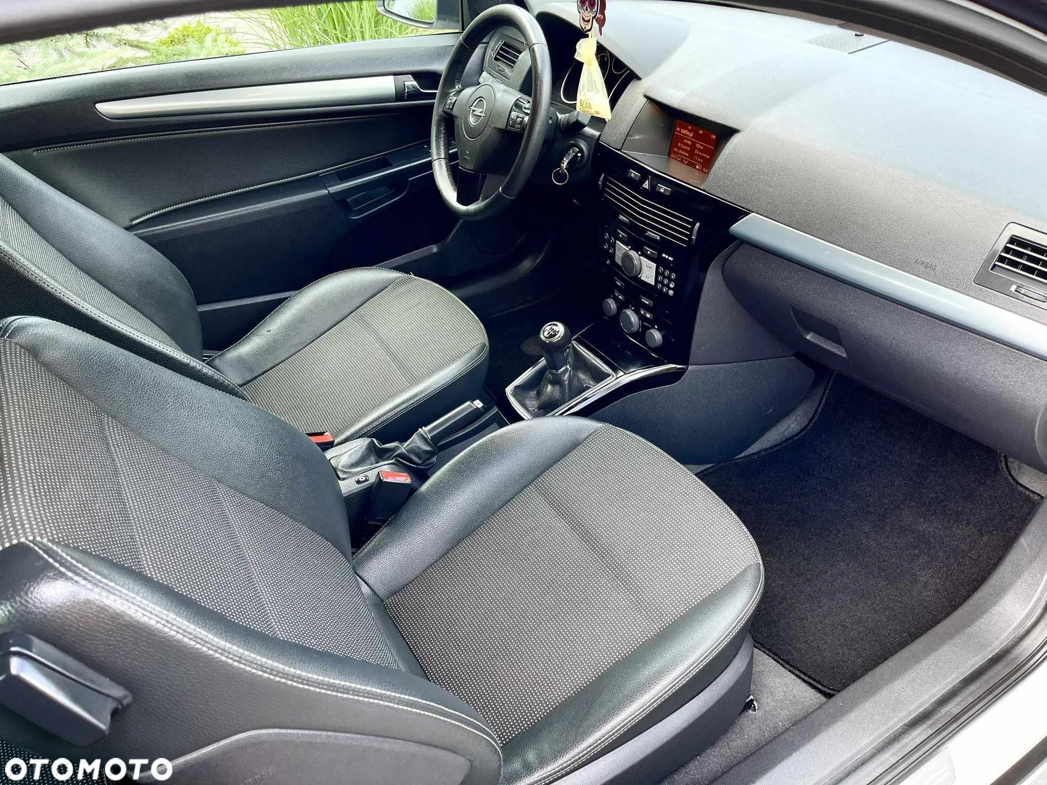 Opel Astra III GTC 1.6 Cosmo - 4