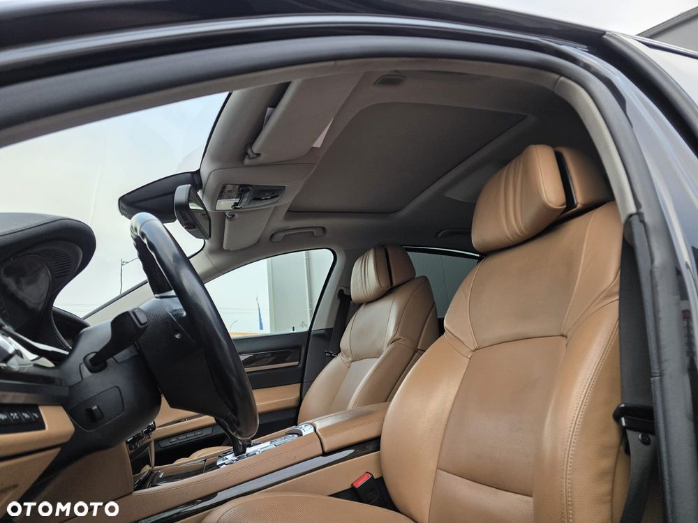 BMW Seria 7 750i xDrive - 16