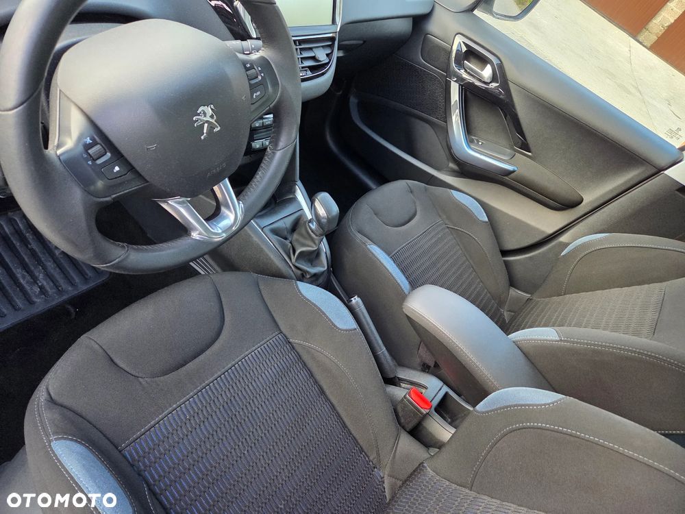 Peugeot 208 - 15