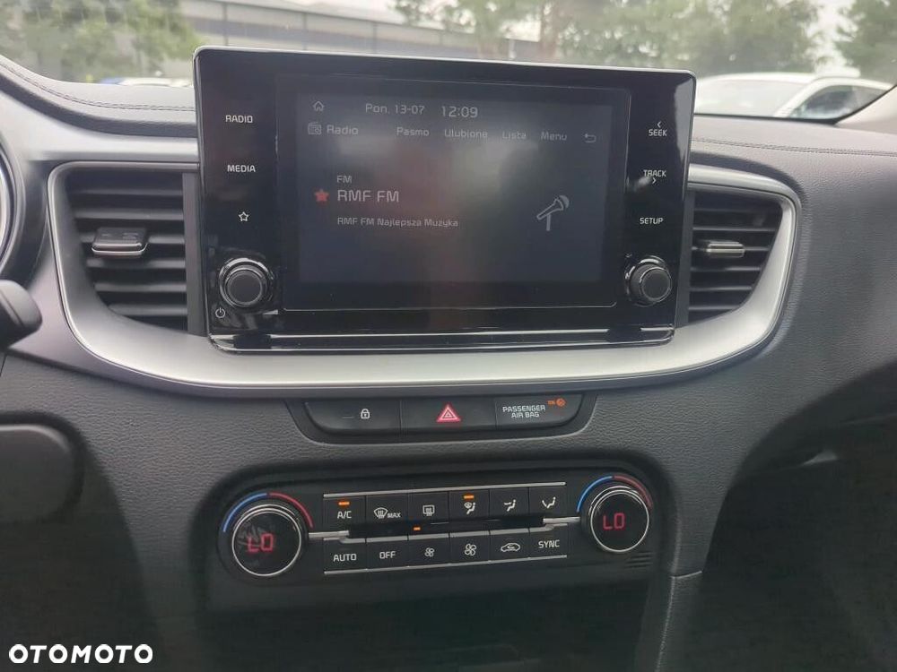 Kia Ceed - 10
